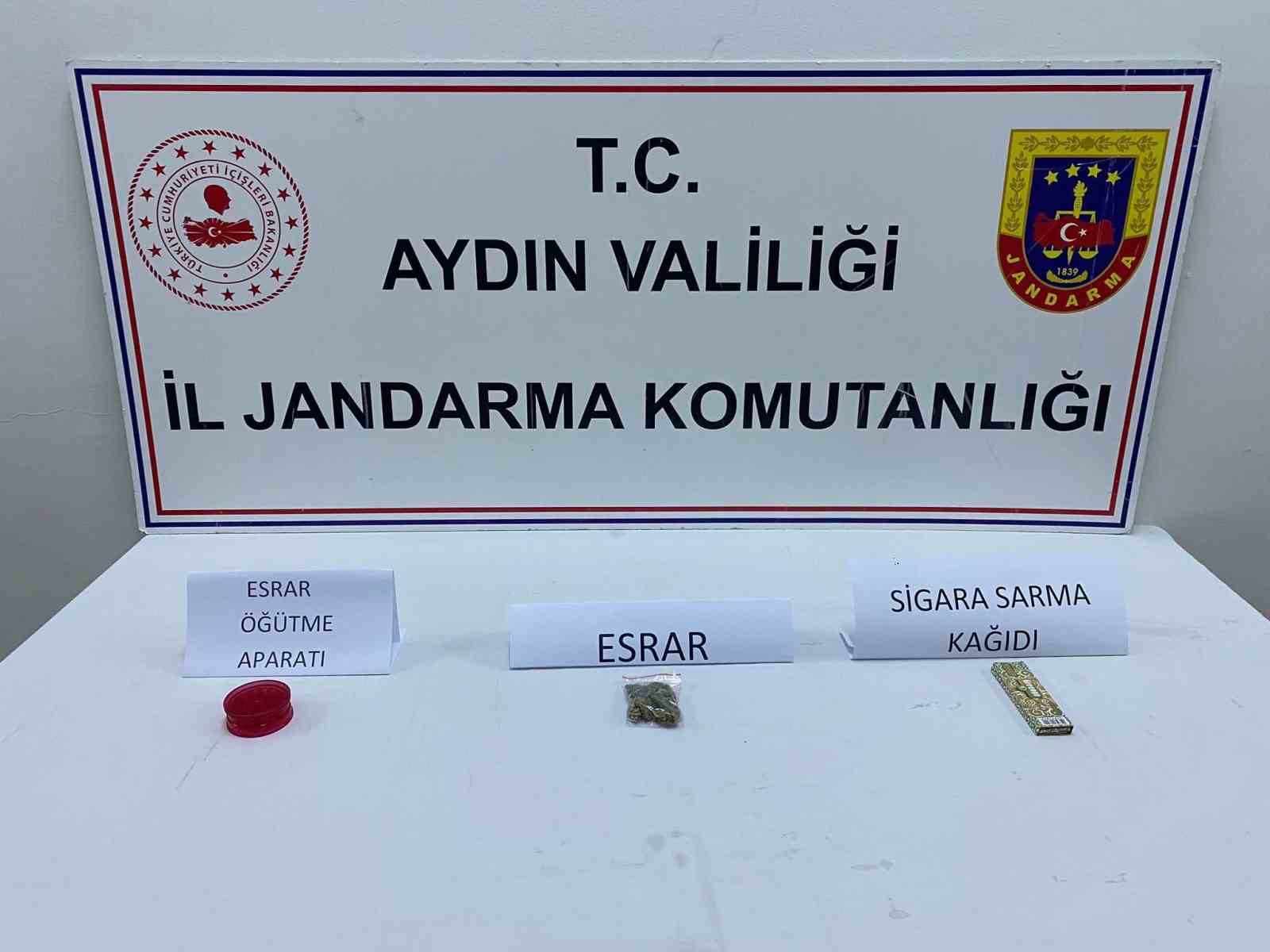 Kuşadası'nda zehir tacirlerine operasyon!