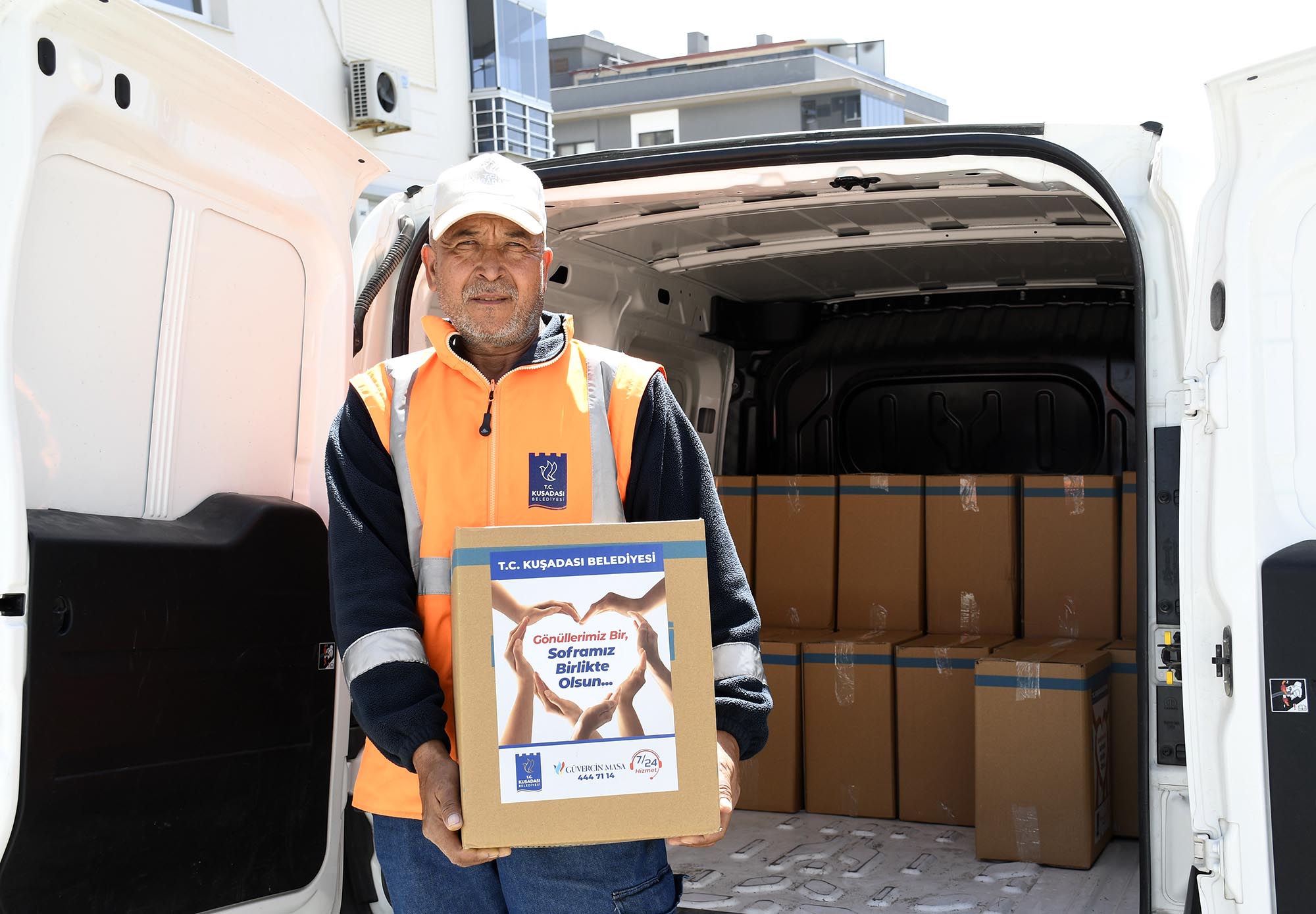 Kuşadası Belediyesi, Ramazan ayında hemşehrilerinin yanında