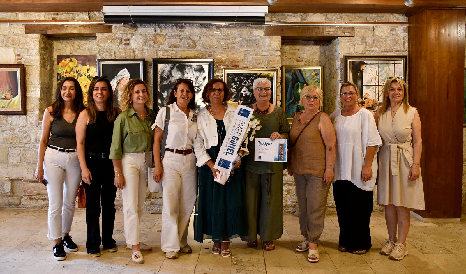 Ressam Özdemir ilk kişisel sergisini İbramaki Sanat Galerisi'nde açtı