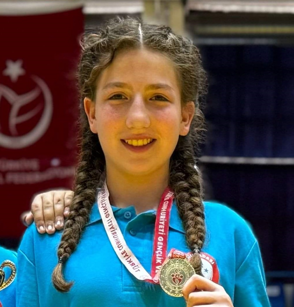 Kuşadalı minik sporcudan bir ilk!