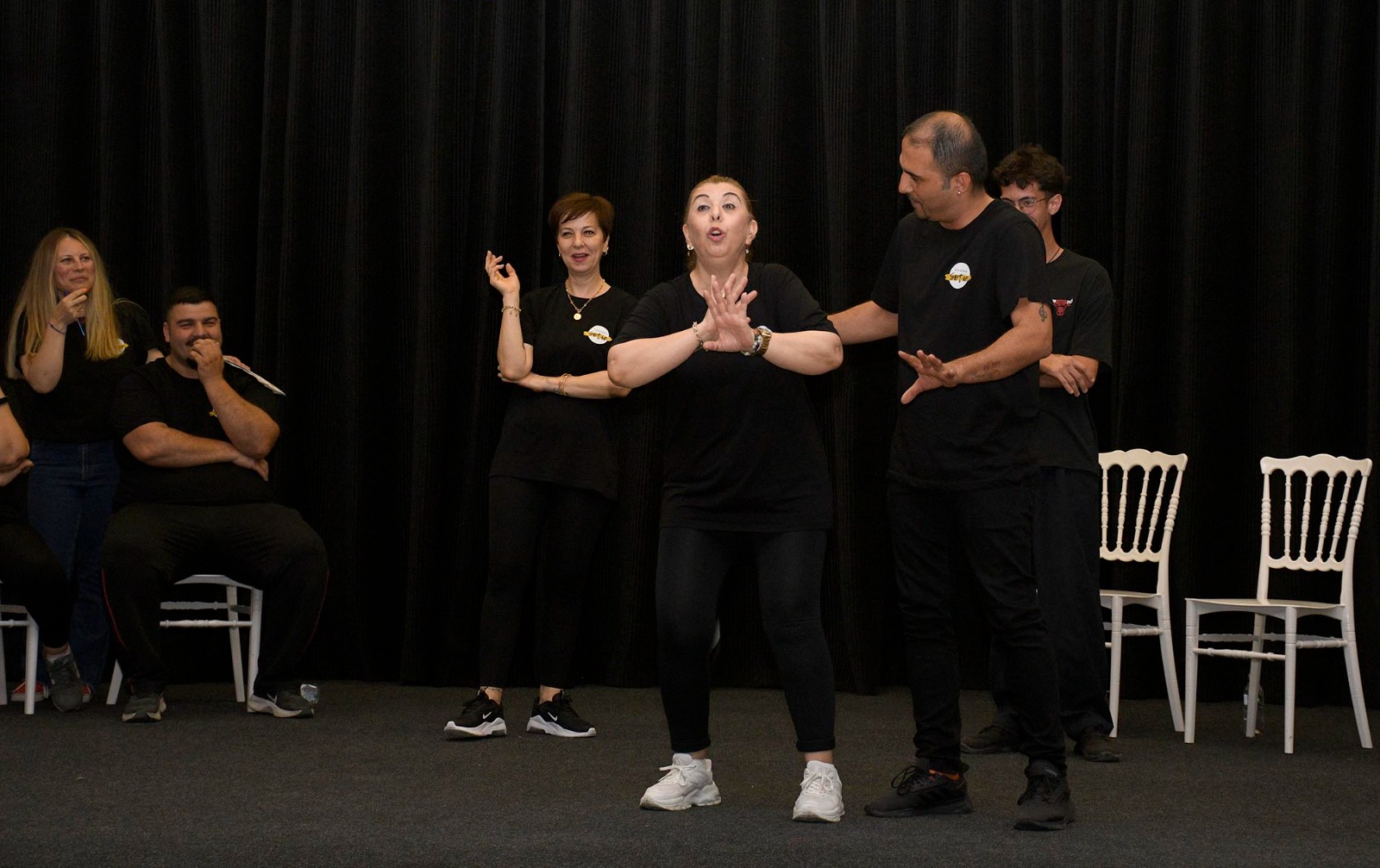 SMA hastası Çağla Deniz Tunç'un tedavisi için tiyatro oyunu düzenlendi