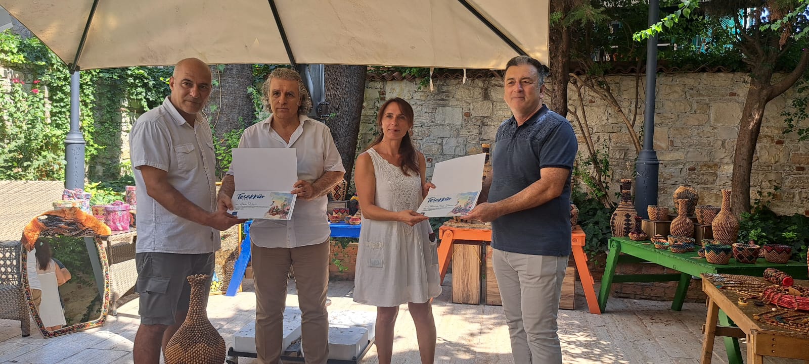 Evde Kalma Yasağı Fırsata Dönüştü Zeytin Çekirdeklerinden Eserler Yaratan Çift