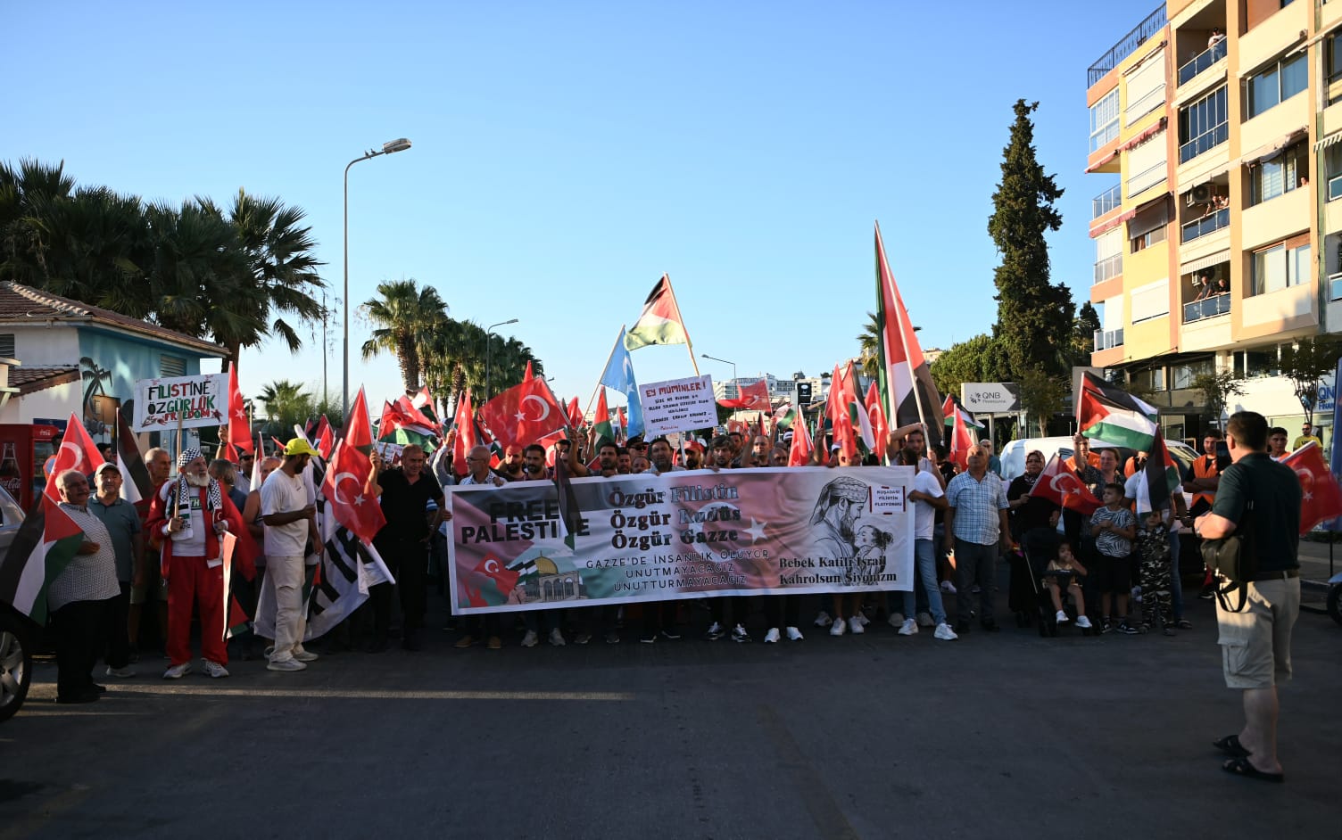 Kuşadası'ndan Gazze'ye destek yürüyüşü