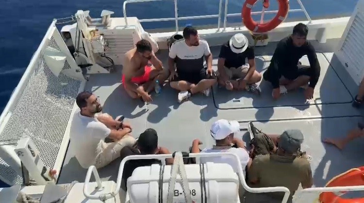 Kuşadası'nda 8 düzensiz göçmen yakalandı