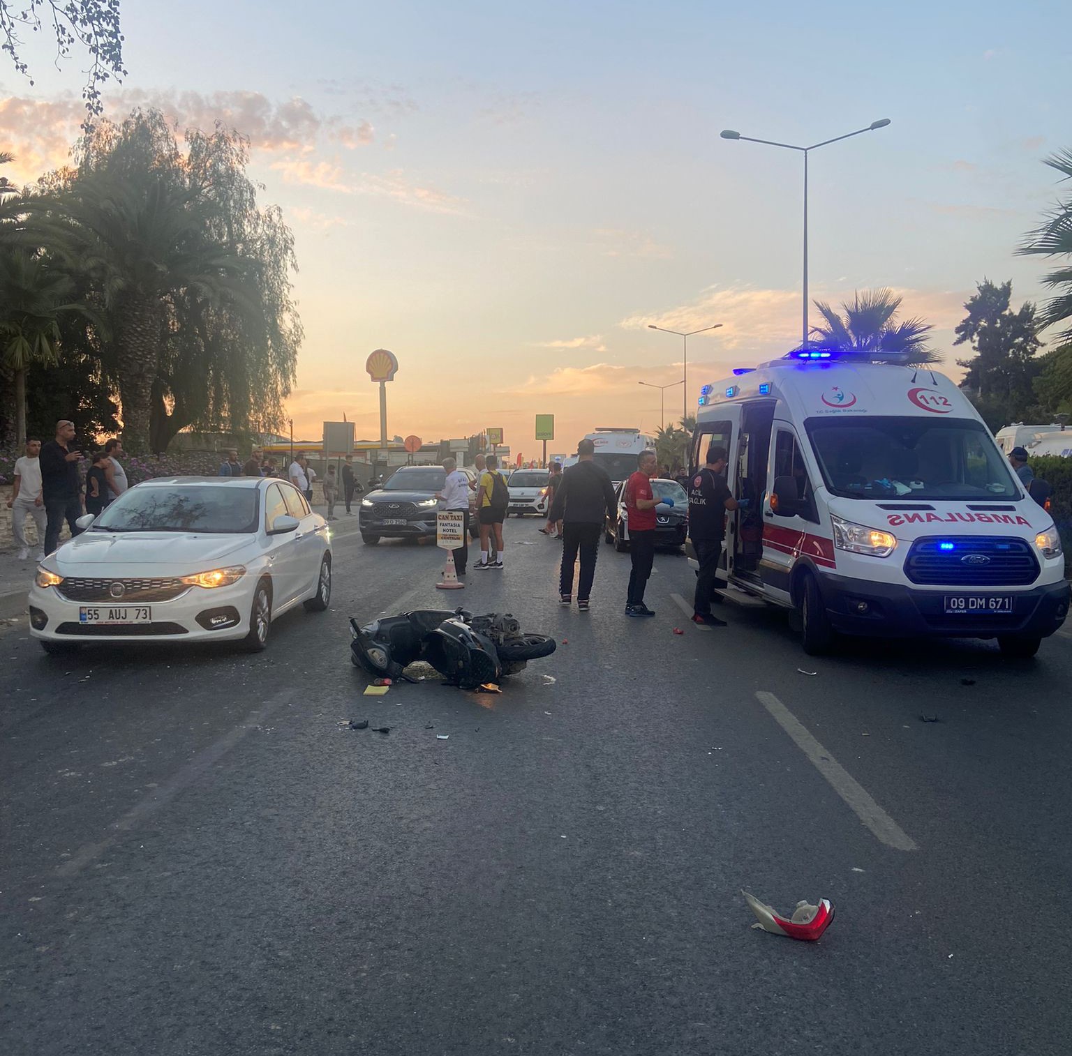 Kuşadası'nda Kan Donduran Kaza: Motosikletli Yaya Geçidinde Ezildi, Sürücü Kaçtı!