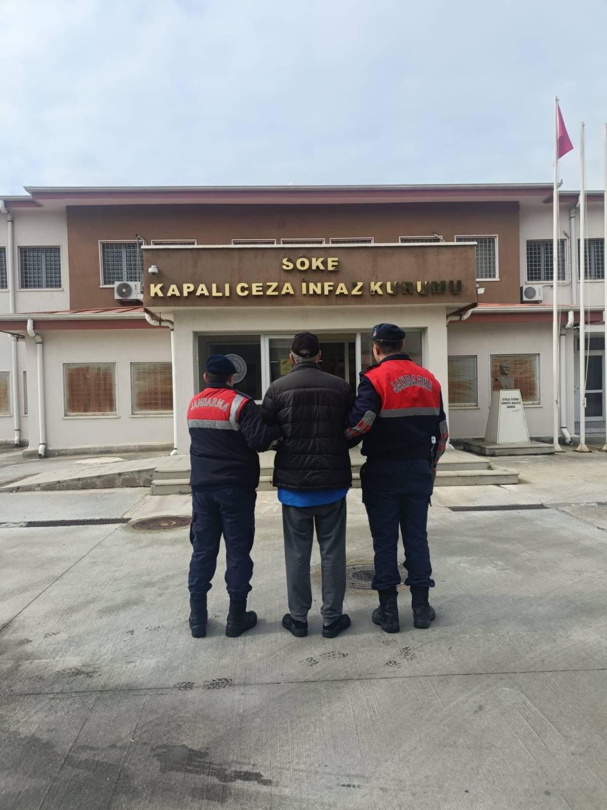 Didim’de 8 yıl hapis cezası bulunan hükümlü yakalandı