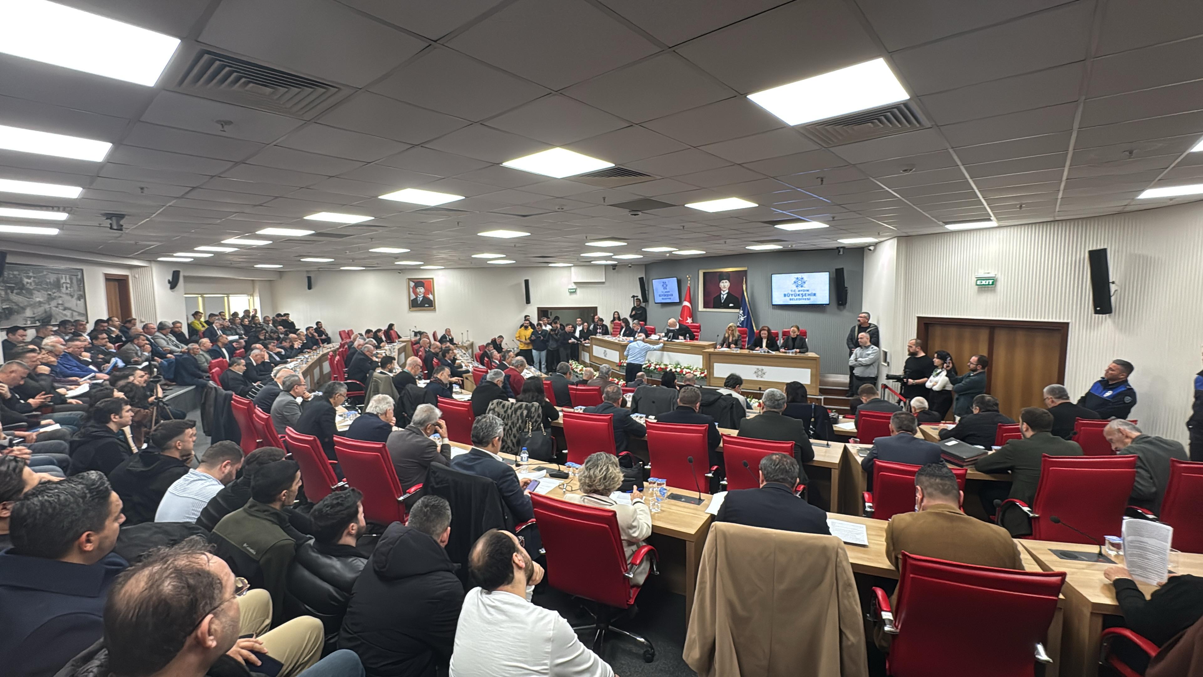 Özlem Çerçioğlu’nun Büyükşehir Yönetiminde: CHP’li İlçe Belediyelerinde Hizmet Yetersizliği