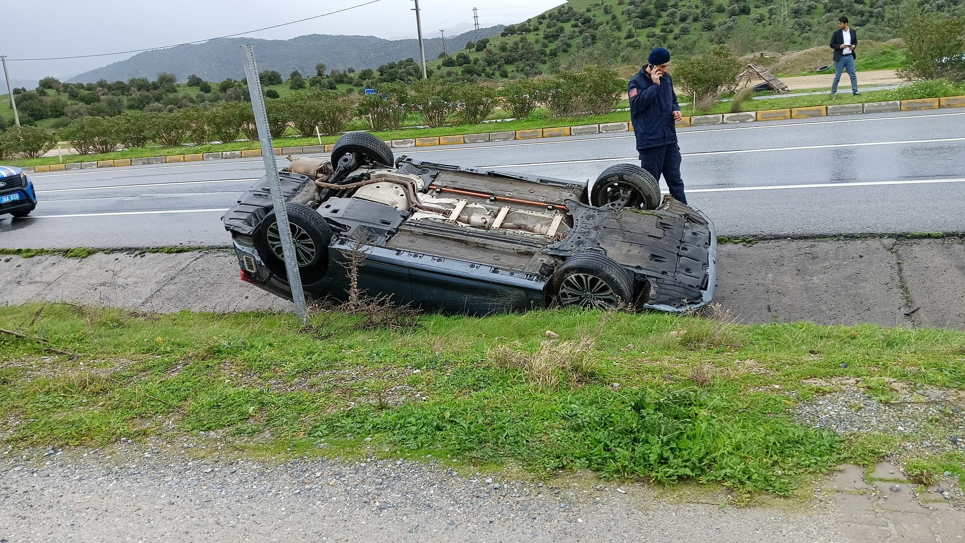 Kontrolden çıkan otomobil ters döndü: 1 yaralı